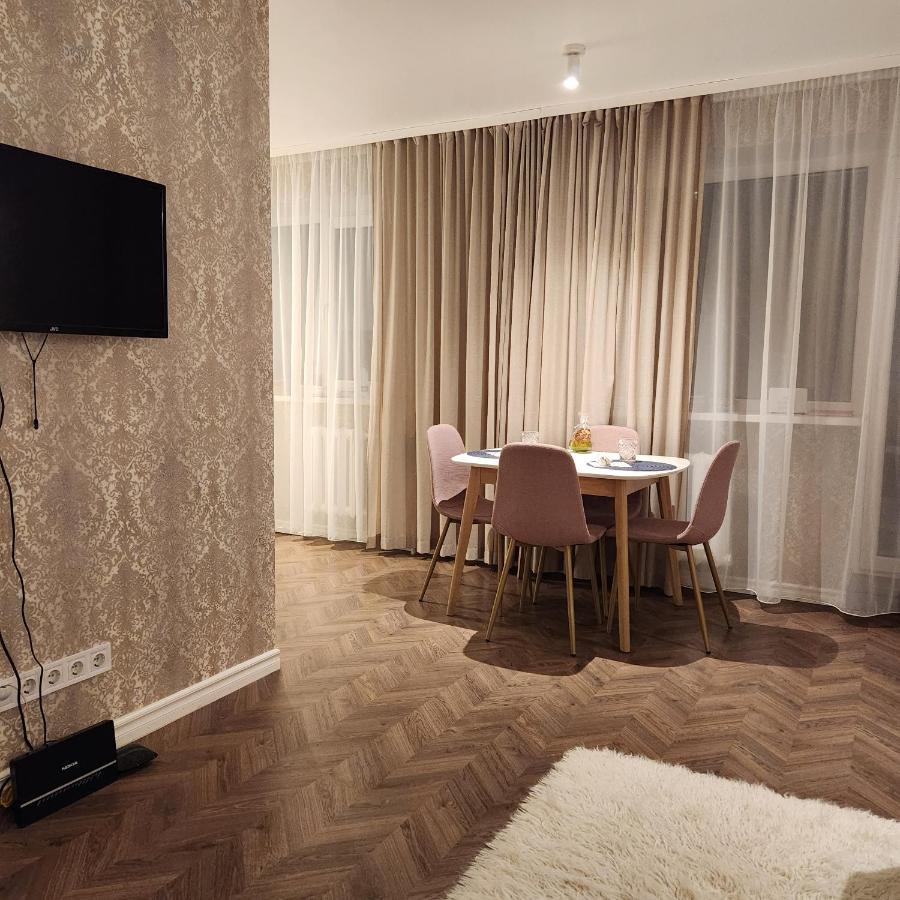 Charme Apartment Jelgava Buitenkant foto